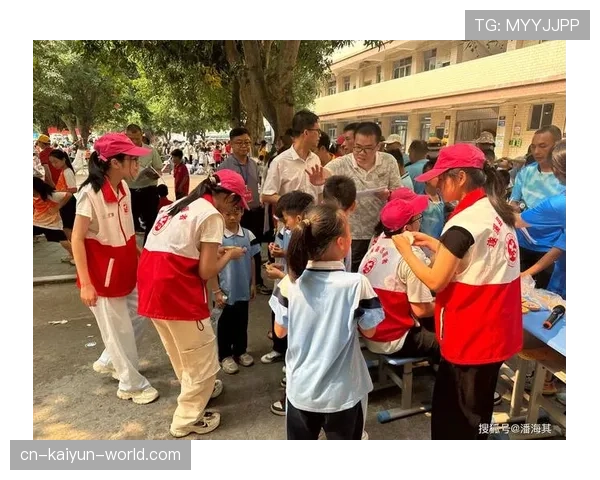 裁判职责：如何在比赛中执行判罚、保护球员与维持秩序